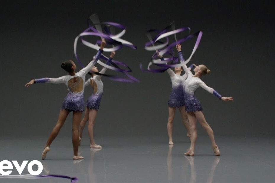 Shake It Off Outtakes Video #6 – The Ribbon Dancers (Behind The Scenes Video)