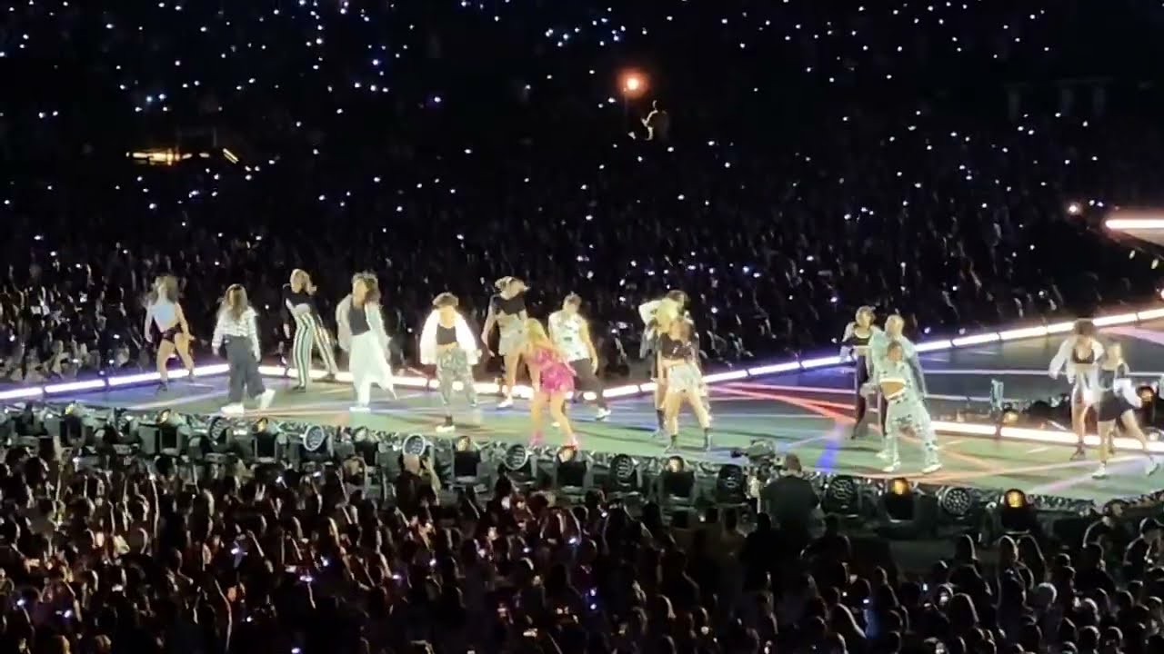 Taylor Swift “Shake It Off”  Seattle, WA July 22, 2023