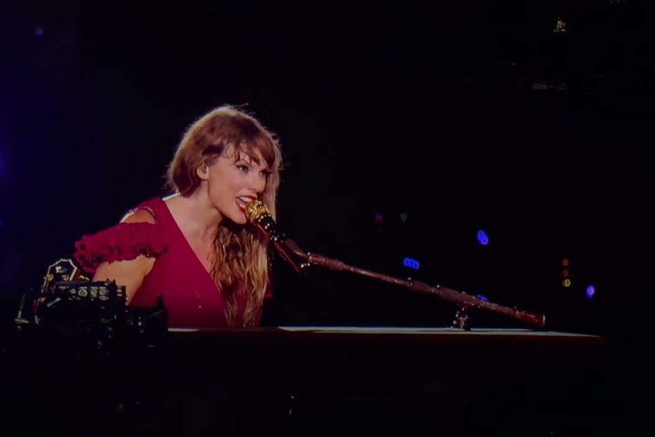 Taylor Swift – You’re On Your Own, Kid (Live @ SoFi Stadium)