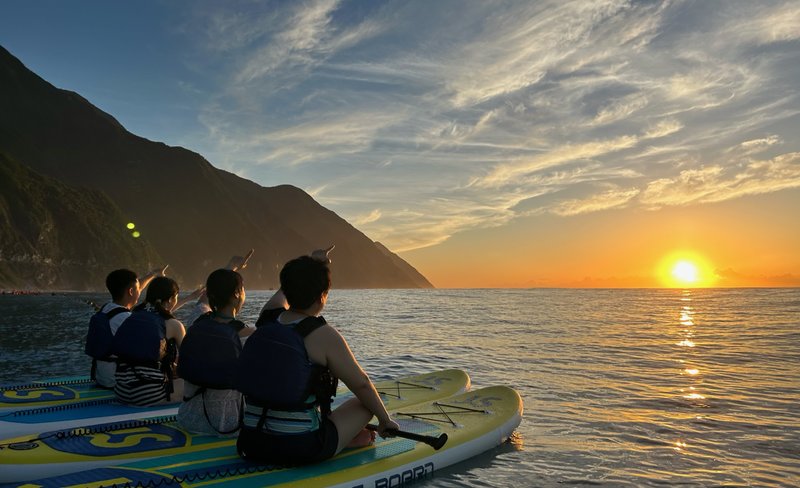Hualien: Qingshui Cliff Sea SUP Experience (Small Group Package)