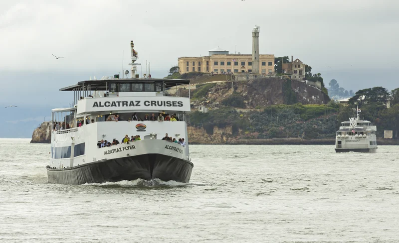 Golden Gate Bridge & Sausalito Bike Tour with Alcatraz Island Ticket