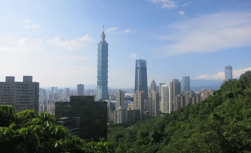 Taipei: Bike Tour to Elephant Mount, Memorial Hall & Yongkang St