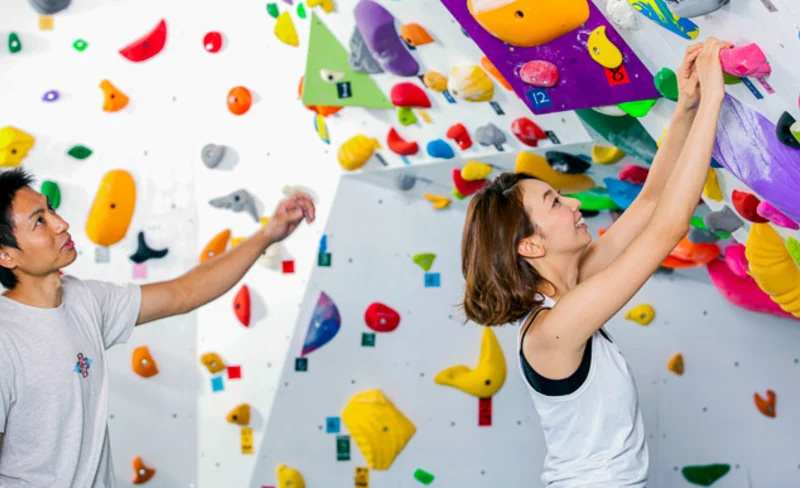 Bouldering Experience at Bouldering Gym Roca in Osaka