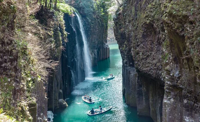 Kumamoto Castle & Takachiho Gorge Footpath One Day Tour from Fukuoka