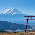 [9-person group to visit the popular Mt. Fuji attractions] Sky Torii, Oshino Hakkai, Hikawa Watch Store, and Lawson Convenience Store Day Tour (Depart from Tokyo)